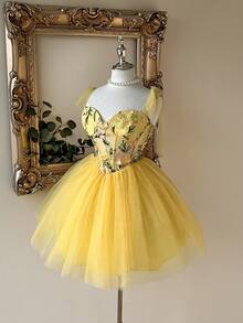 Lovelzi 春夏优雅浪漫浅黄色网纱刺绣3D提花吊带蝴蝶结鱼骨V腰泡泡裙，适合婚礼宾客、晚宴、单身派对、约会、婚礼、返校季、毕业季、成人礼、节日、生日、舞会、情人节等场合。 - 黃色 - 查看 7