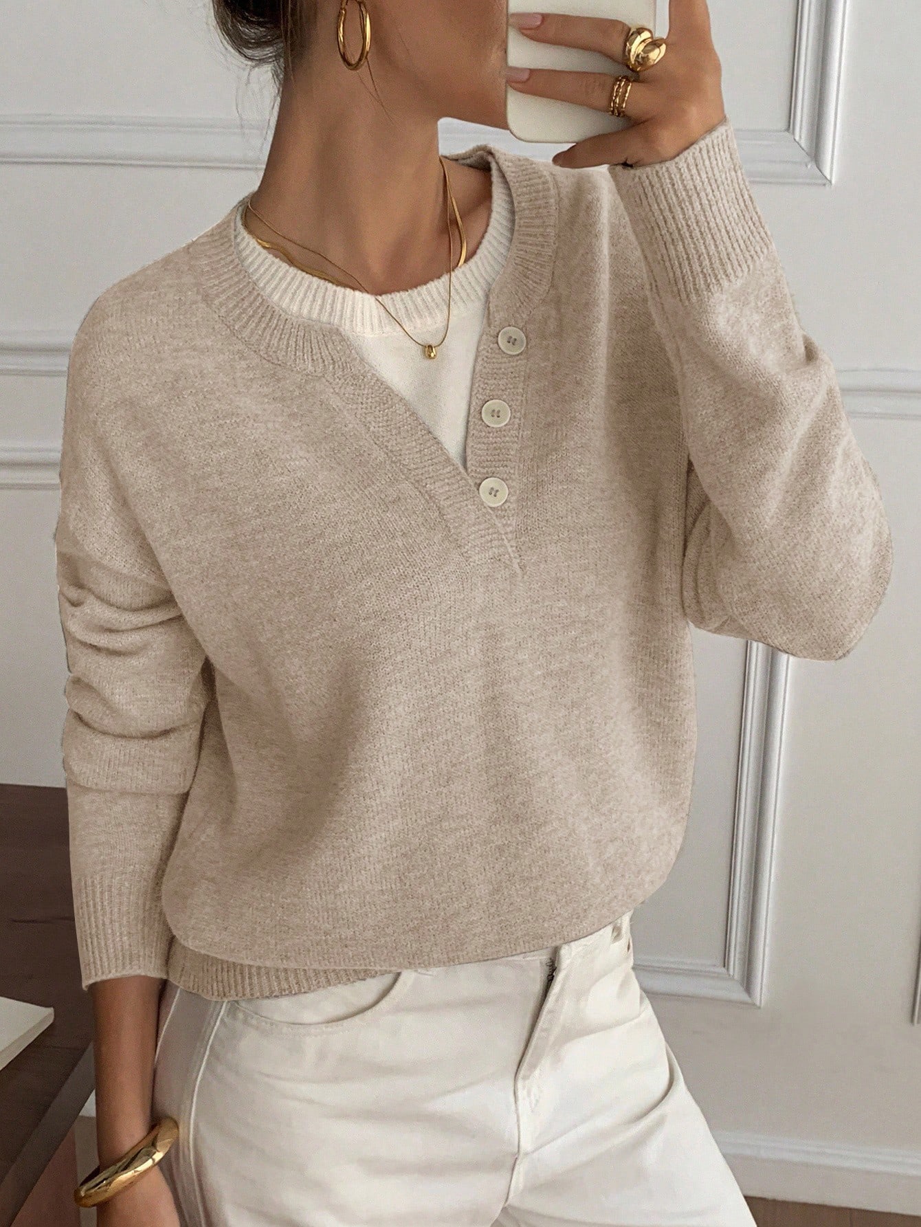 Neckline