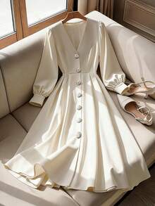 GlowEve CURVE 女式加大码V领束腰金属扣长袖喇叭连衣裙 - 杏色 - 查看 1