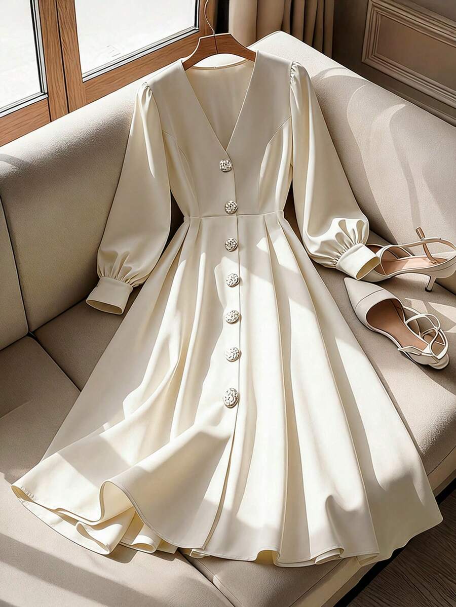 GlowEve CURVE 女式加大码V领束腰金属扣长袖喇叭连衣裙 - 杏色 - 查看 1