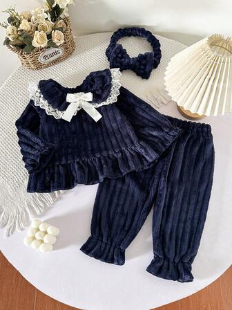 SHEIN 3pcs/Set Baby Girl Elegant Cute Thick Soft Plush Striped Flannel Skin-Friendly Lace Trim Peter Pan Collar Long Sleeve Top, Pants, Bow Headband 3-Piece Outfit Set Navy Blue Baby Girl 2 Piece Outfit Baby Girl Two Piece Set Toddler Two Piece Set 2pcs Set Toddler Girls Vintage Style Baby Girl Casual Pant Sets