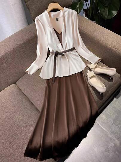 Franclia 【秋季新品】女士优雅职场套装：浅色素缎V领长袖收腰大衣搭配深咖色垂坠A字长裙两件套