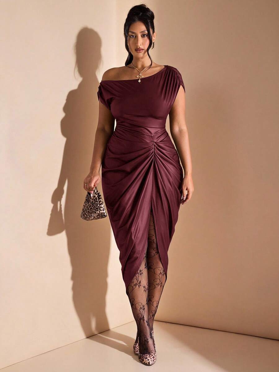 SHEIN BAE 大码女式不对称肩部 PU 优雅长开叉连衣裙 - 酒紅色 - 查看 1