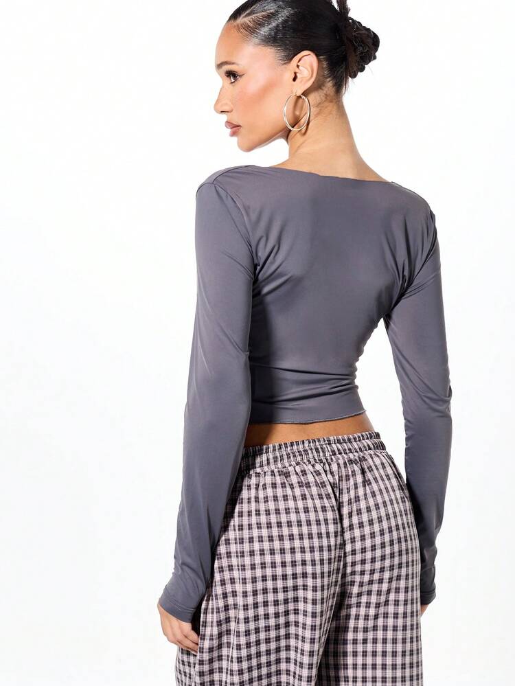 SUMWON WOMEN Long Sleeve Graphic V Neck Crop Top