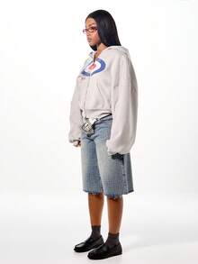 SUMWON WOMEN Áo nỉ trùm đầu Boxy Fit cỡ lớn có khóa kéo, in họa tiết và mũ trùm đầu có dây rút, phù hợp cho phong cách đường phố thường ngày - Xám - Xem 7