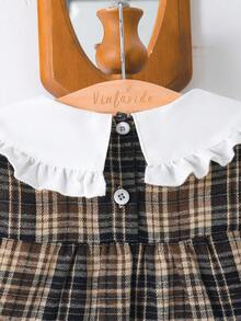 Souflis Souflis 女婴白色面料荷叶边蝴蝶结领泡泡袖格子褶皱连衣裙，优雅可爱，适合日常、通勤、休闲穿着 - 卡其色 - 查看 4