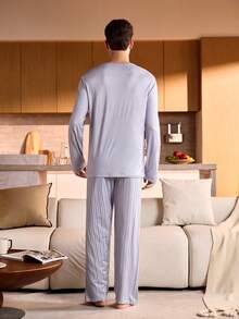 Manfinity Underwear&Sleepwear Basics 男士长袖上衣和条纹裤睡衣套装 秋冬服装 - 淡紫色 - 查看 2