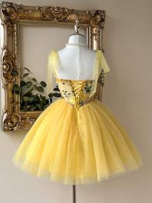 Lovelzi 春夏优雅浪漫浅黄色网纱刺绣3D提花吊带蝴蝶结鱼骨V腰泡泡裙，适合婚礼宾客、晚宴、单身派对、约会、婚礼、返校季、毕业季、成人礼、节日、生日、舞会、情人节等场合。 - 黃色 - 查看 5