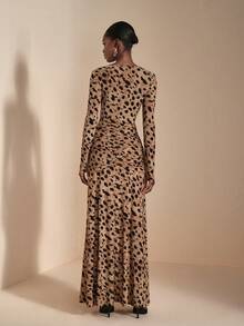 JIAN LASALA Abito lungo con scollo a V profondo, maniche lunghe, arricciato, con stampa leopardata su tutto il capo, elegante e sexy, collezione di abbigliamento di lusso e di stile, abito da festa