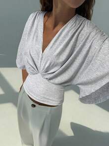 Aloruh Áo thun chui đầu màu trơn cổ chữ V trễ vai tối giản mới, nhún eo, đa năng khi đi làm - Xám - Xem 3