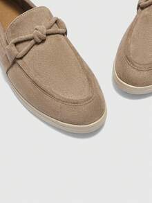 CUCCOO BIZCHIC 女式卡其色绒面革蝴蝶结设计舒适休闲乐福鞋，适合通勤、户外、旅行、购物、工作和日常穿着 - 卡其色 - 查看 7