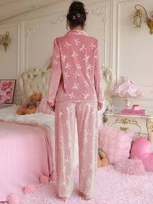 PetitDoll 纯色蝴蝶结提花天鹅绒上衣和裤子女士睡衣套装，秋冬季内衣睡衣套装，柔软睡衣套装，粉色丝绸睡衣套装，女士两件套睡衣，复古睡衣套装 - 珊瑚粉 - 查看 2