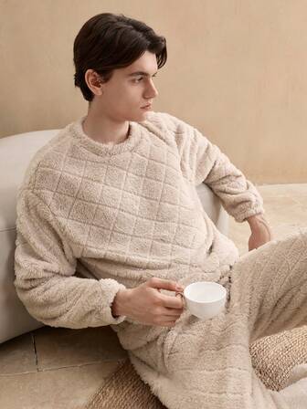 SHEIN EverLounge Vintage British Retro Coin Comfortable Casual Plush Textured Double-Sided Fleece Diamond Jacquard Crew Neck Pullover Outerwear Suitable Men Loungewear Top, Fluffy, Winter