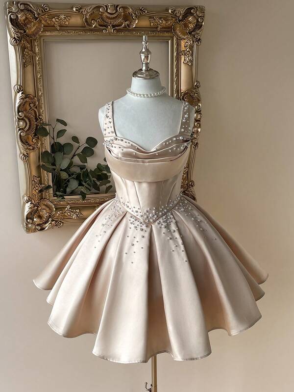 Lovelzi Vestido elegante, luxuoso e nobre, com estilo palaciano, em cetim branco, com ombros abertos, decote princesa, silhueta de sereia, com decoração de pérolas falsas e bainha evasê, adequado para despedida de solteira, casamento, formatura, férias e chá de panela.