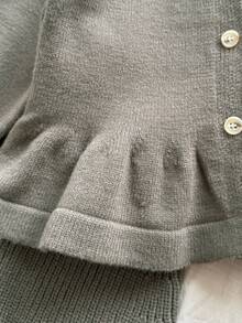 SHEIN Vintaside Kids 2件組女嬰針織毛衣與喇叭褲套裝，鼠尾草綠，秋季優雅款，親子搭配長袖開襟衫與荷葉邊褲腳長褲，女嬰服飾 - 綠色 - 查看 5