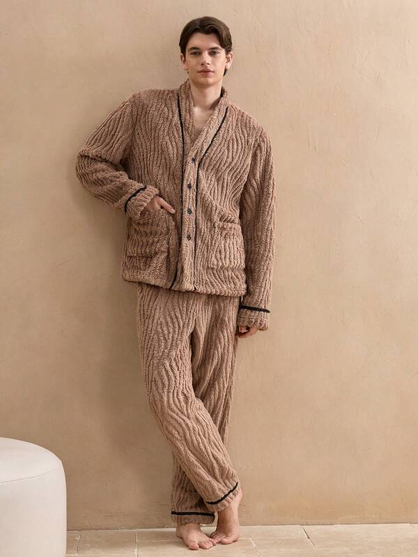 SHEIN EverLounge Automne/Hiver Rétro Vintage Pièce de monnaie Décontracté Confortable Maison Peluche Polaire à double face en peluche de corail Famille Fête Lien Rayure Couleur contrastée Vêtements d'extérieur Hommes Loungewear Bas Pantalon, Moelleux