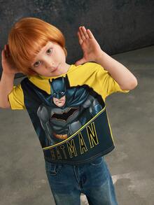 BATMAN X SHEIN 85th 男童时尚卡通英雄印花休闲短袖T恤，夏季 - 黃色 - 查看 2