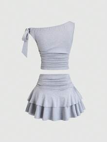 Sweetra طقم موضة صيفي للنساء يتكون من ملابس علوية كتف مطوية مزينة بزهور معدنية وتنورة متوسطة الطول مزينة بكشكشة الذيل - رمادي فاتح - مشاهدة 4