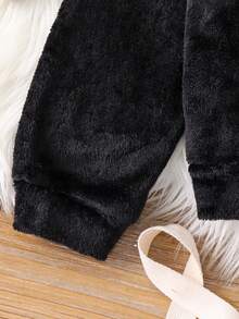 SHEIN Bộ đồ ngủ 2 món vải nỉ mềm mại thoải mái họa tiết pin tối giản cổ tròn tay dài cho bé trai tuổi mới lớn, mùa thu/đông - màu đen - Xem 4