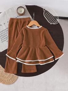 2 pièces/Set Élégant Ensemble décontracté pour Tout-petites Filles, Pull Côtelé Manches Longues Tricoté Café et Pantalon Côtelé Évasé Assorti, avec Volants Contrastés aux Poignets et à l'Ourlet, Convient pour l'Automne/Hiver, les Vacances, la Mode de Rue - Marron - Voir 2