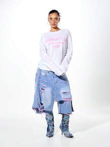 SUMWON WOMEN 超大长袖学院风图案T恤，带有品牌标语和袖子细节 - 白色 - 查看 3