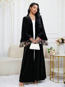 Al Najma 女士时尚优雅花卉刺绣长袍 - 黑色 - 查看 4