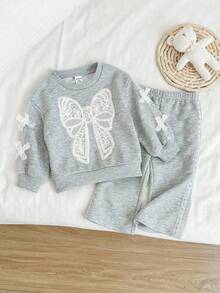 SHEIN 女婴休闲可爱蝴蝶结后背圆领长袖蕾丝花边卫衣和蕾丝花边喇叭裤，适合秋冬季日常休闲穿着 - 淺灰色 - 查看 3