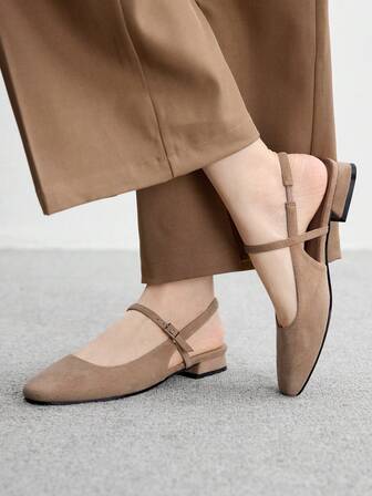 CUCCOO BIZCHIC 女士杏仁头露跟平底鞋，粗跟，简约设计，通勤和日常穿着皆宜