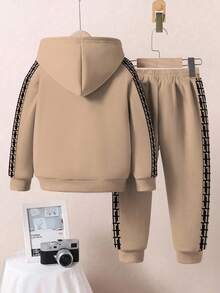 SHEIN 2 件套男婴/女婴休闲运动服，宽松字母图案印花装饰拉链夹克和裤子套装，适合外出、上学、聚会、秋冬返校服装，加厚羊毛 - 彩色 - 查看 3
