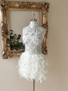 Lovelzi 优雅奢华黑色串珠刺绣手工钻石羽毛装饰短款露背鸡尾酒礼服 - 白色 - 查看 1