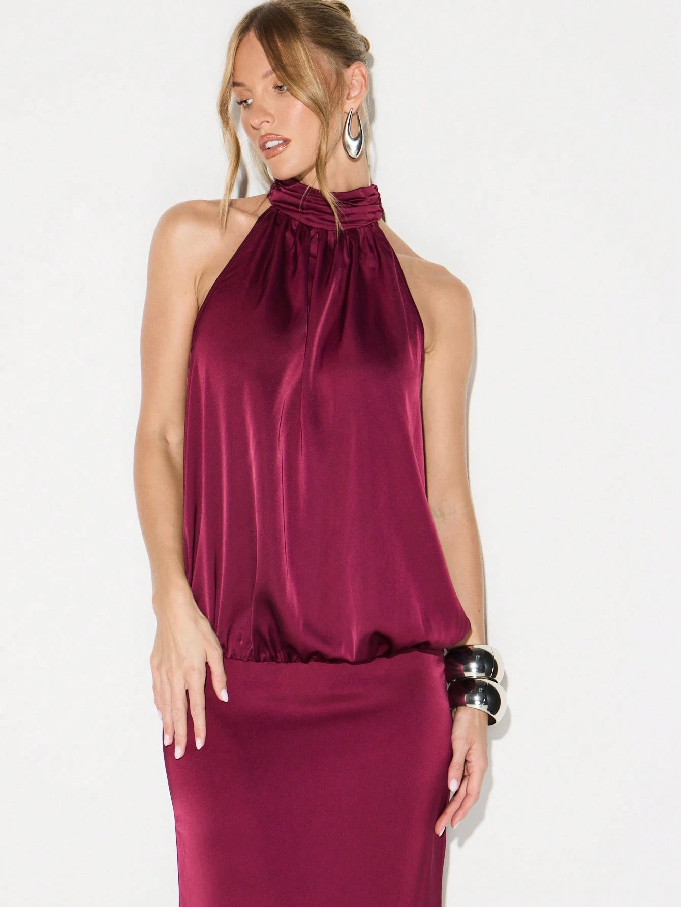 KIZN Abito maxi in raso con collo all'americana