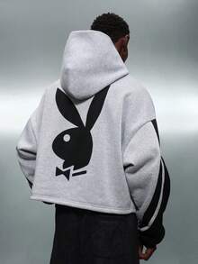 PLAYBOY X SUMWON 超大号短款连帽衫，配有抽绳兜帽和兔子徽标图案印花套头衫 - 灰色 - 查看 1