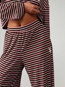 Missguided x Playboy Randigt långärmat set med del av setet, avslappnad loungewear, tvådelad outfit - Multifärgad - Visa 3