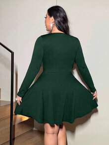 NU&NOW Váy chữ A dài tay tối giản màu trơn ren chắp vá gợi cảm cho nữ cỡ lớn - Màu xanh lá cây đậm - Xem 5