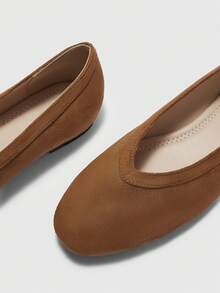 CUCCOO BIZCHIC Women's Casual Solid Color Round Toe Flat Slip-On Loafers - بني - مشاهدة 6
