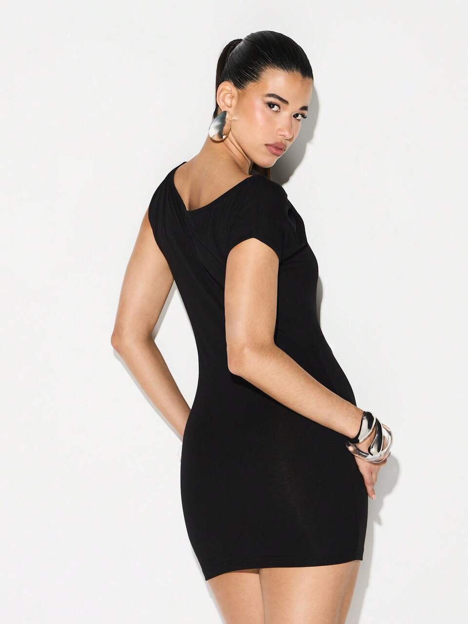 Vestido mini ajustado de hombros descubiertos asimétrico para fiesta, noche y club