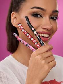 Betty Boop x SHEIN 3 Pcs Straight Handle Eyebrow Trimmers With Protective Cap,Painless Hair Remover Razors,Durable Trimming Blades Scratchproof Scratch-Resistant Portable Beauty Tool,Crescent Eyebrow Shavers,Professional Makeup Tool For Eyebrow Trimming And Precision Grooming,For Beginners To Avoid Injury Suitable For Eyebrows, Face, Body And Other Areas,Pink Red Lady Love Cute Brows & Lash Tools,Gift Ideas,Party,Holiday,Valentine's Day - Multicolor - View 2