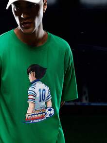Captain Tsubasa X SHEIN 男士休闲肖像图案圆领短袖T恤，夏季 - 綠色 - 查看 1