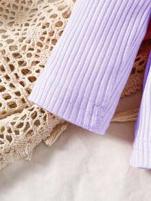 SHEIN Bộ áo liền quần denim xếp nếp cổ tròn tay dài màu trơn in hình trái tim cho bé gái - Màu tím - Xem 3