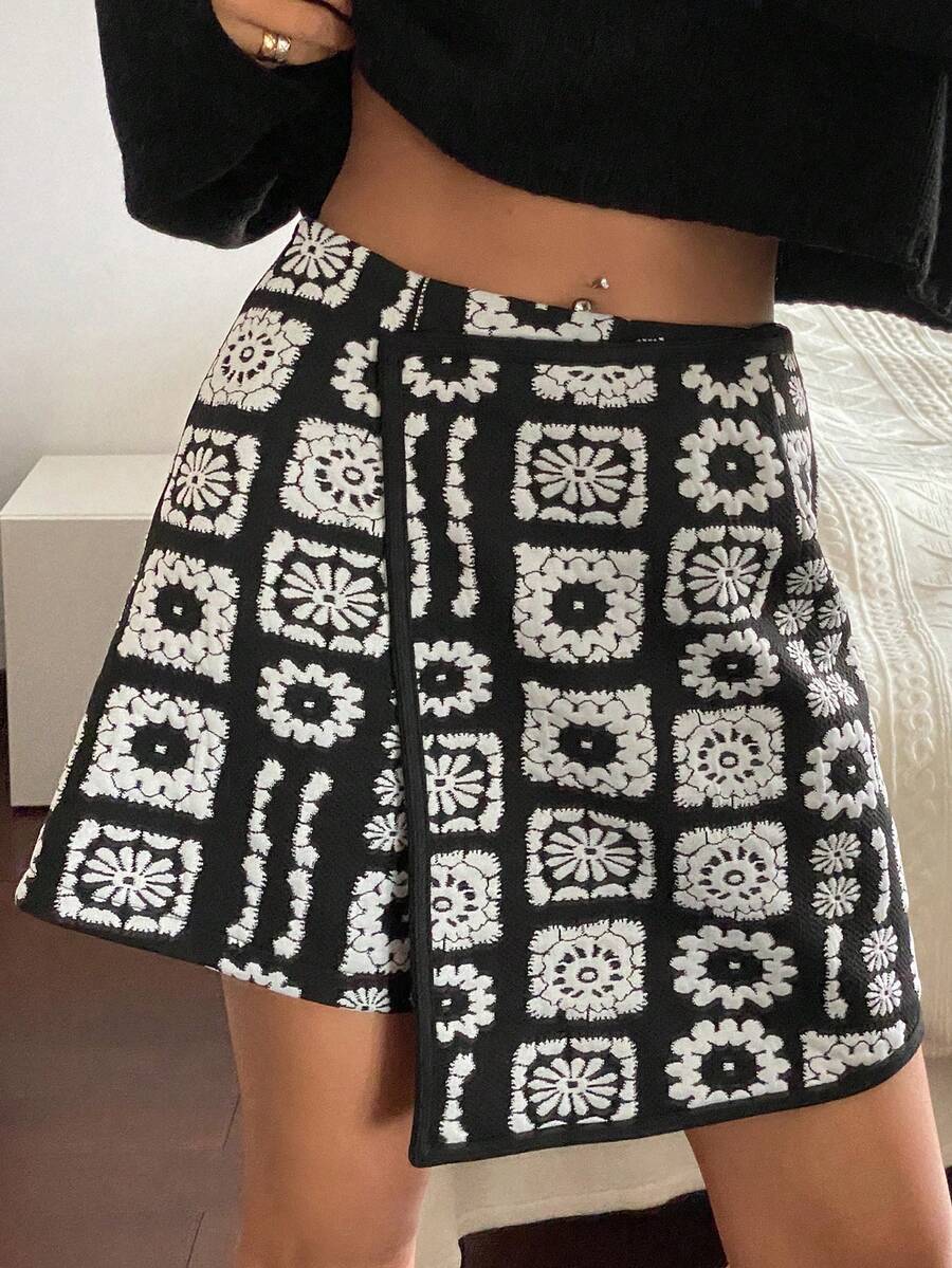 DAZY Shorts elegantes assimétricos em jacquard contrastante preto e branco vintage para mulheres, outono/inverno