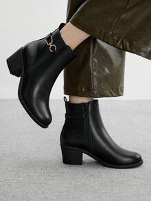 CUCCOO BIZCHIC 经典时尚百搭粗高跟踝靴 - 黑色 - 查看 1