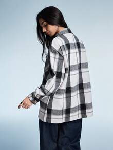 GENKIRA Áo khoác tay dài thường ngày có túi trước in họa tiết kẻ caro ngẫu nhiên - Đen và trắng - Xem 5