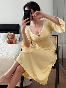 Napfluff 撞色蕾丝边拼接针织休闲方领修身七分袖女士睡裙，冬季 - 黃色 - 查看 4