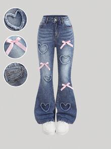 SHEIN Girlism 少女Y2K时尚水洗爱心刺绣图案高腰喇叭牛仔裤，配可爱蝴蝶结，秋季街头风，T恤，秋冬街头风，返校季，圣诞节万圣节装扮，适合上学、居家和旅行，刺绣牛仔裤 - 深色水洗藍 - 查看 4
