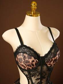 1 قطعة بدلة داخلية من الدانتيل والشبك بطبعة نمر للمقاسات الكبيرة