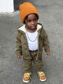 SHEIN Playful Pals 2 Stücke Baby Jungen Set aus einfarbiger Fleece Jacke mit Knopfleiste und Tasche sowie Fleece Hose mit elastischem Bund und Taschendekoration, warmes und bequemes Material, geeignet für Herbst/Winter Ausflüge und Freizeitbekleidung, Baby Jungen Outfit, Militärgrün - Schwarz und Weiss - Übersicht 2