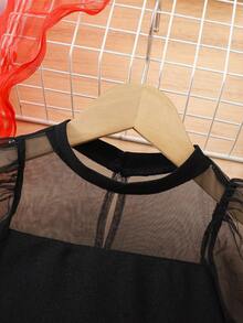 SHEIN 这款可爱又优雅的针织串珠网纱连衣裙，是女宝宝生日派对、宴会、演出、婚礼、洗礼和开幕式的完美之选。它也适合日常穿着和旅行。尤其适合秋冬季节。另有其他款式可选：优雅黑色女童连衣裙、黑色女童连衣裙、黑色网纱袖连衣裙、黑色幼儿连衣裙、黑色半身裙、黑色连衣裙、黑色迷你裙和嘉年华主题连衣裙。 - 黑色 - 查看 5