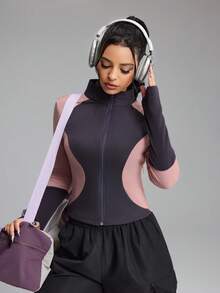 Innovista Veste de cyclisme zippée à manches longues en polaire avec blocs de couleurs pour femmes - Une veste de fitness avec des détails élégants de blocs de couleurs et une coupe ajustée. Un Top de sport zippé chaud avec une doublure douce et des panneaux de maille respirants. Tissu stretch, léger et absorbant la transpiration, parfait pour l'automne et l'hiver. Vêtement de sport Top de gamme pour le yoga, le Pilates, la course, le cyclisme, l'entraînement par intervalles à haute intensité et les séances de gym. Chic utilitaire, superposition d'hiver confortable - Gris foncé - Voir 13