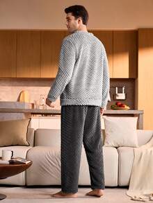 SHEIN Provexi 冬季大码男士羊毛圆领长袖睡衣套装 - 彩色 - 查看 2