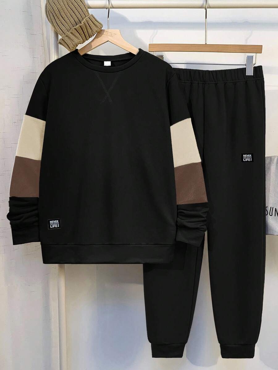 SHEIN 2 件套青少年男童休闲拼布撞色圆领运动衫和慢跑裤套装,适合秋季、冬季、学校、家居、日常、运动、生日派对、郊游,百搭百搭保暖内衬 - 黑色 - 查看 1